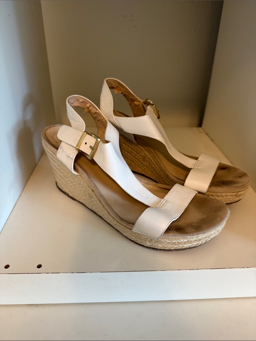 Kenneth Cole Reaction White Espadrille Slingback Wedges with Gold Buckle